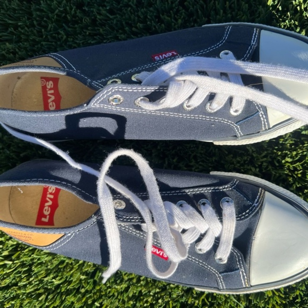 Levi's Navy Canvas Shoes size 7.5 womens